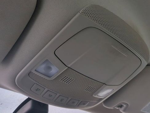 Used 2017 Ford Fusion SE image 32