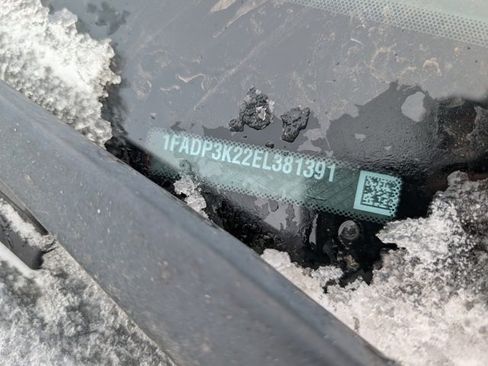 Used 2014 Ford Focus SE image 32