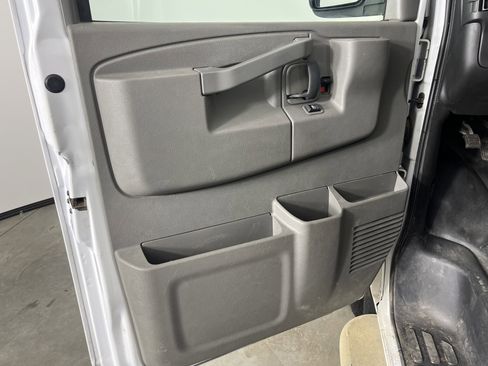 Used 2016 GMC Savana 2500 image 16