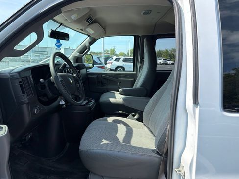 Used 2018 Chevrolet Express 3500 LT w/ LT Preferred Equipment Group RWD image 13