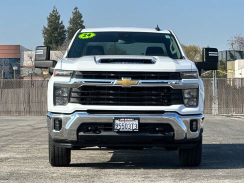 Used 2024 Chevrolet Silverado 2500 LT w/ Convenience Package image 9