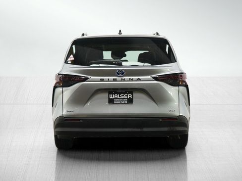 Used 2025 Toyota Sienna XLE FWD image 5