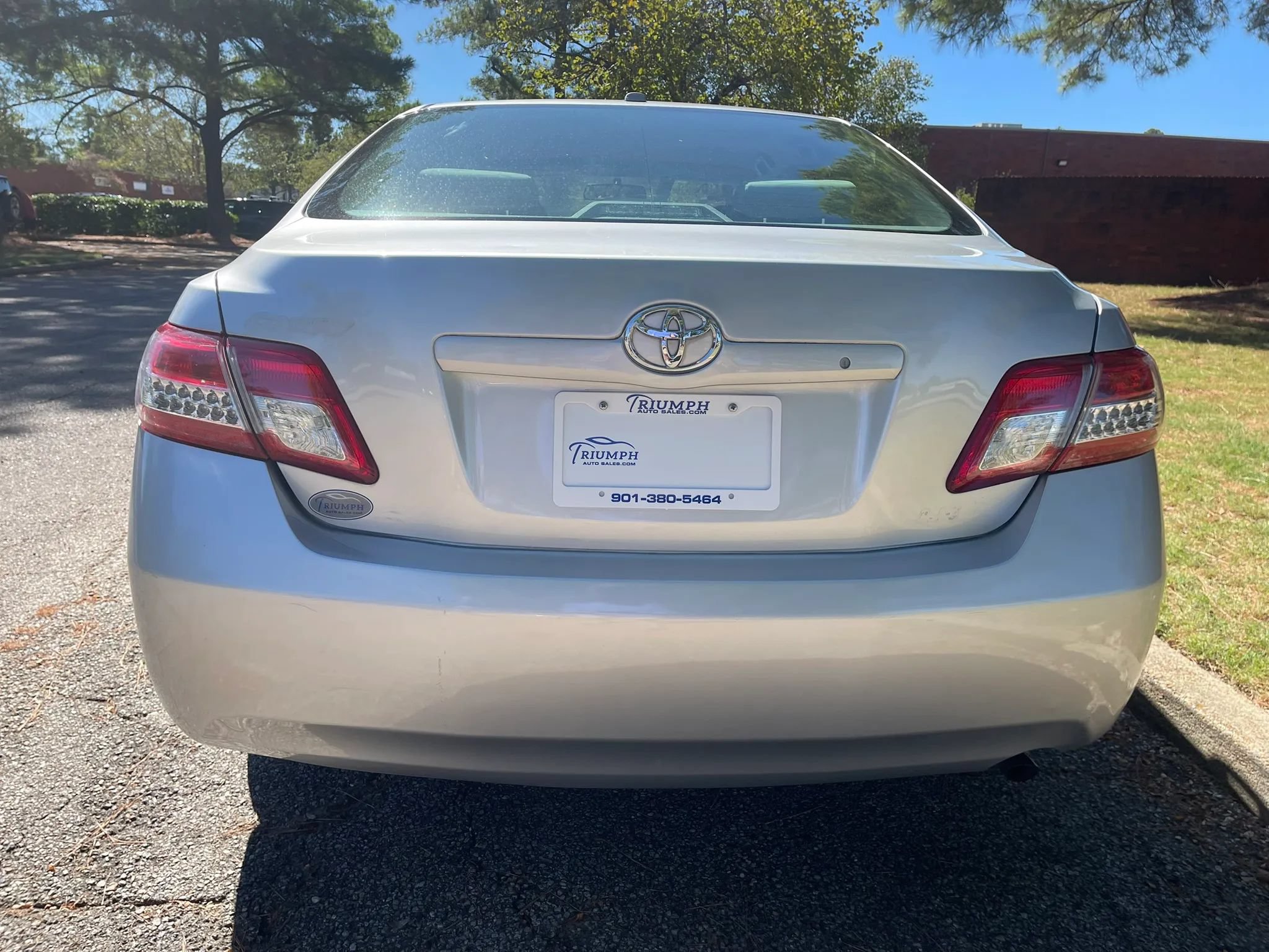 Used 2010 Toyota Camry LE FWD image 4