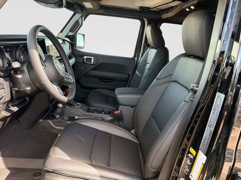 New 2026 Jeep Wrangler Unlimited Sahara AWD/4WD image 19