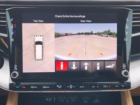 Used 2023 Jeep Grand Wagoneer L Series III w/ Rear Seat Video Group 1 AWD/4WD image 18
