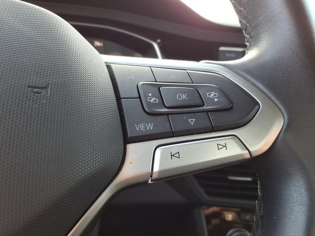 Used 2024 Volkswagen Jetta SE FWD image 25