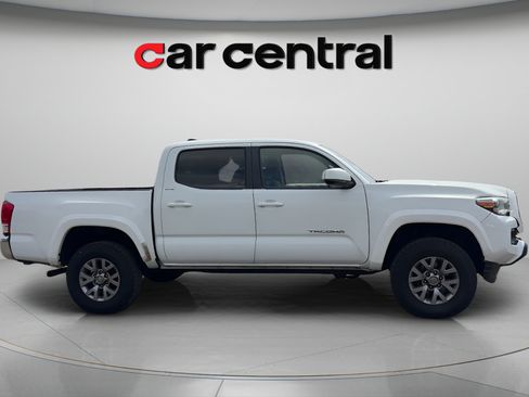 Used 2017 Toyota Tacoma SR5 w/ Tow Package AWD/4WD image 6
