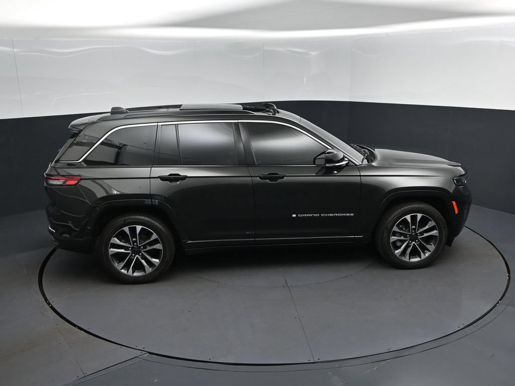Used 2024 Jeep Grand Cherokee Overland w/ Luxury Tech Group IV AWD/4WD image 35
