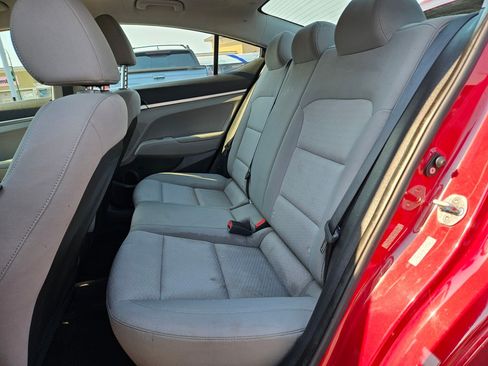 Used 2019 Hyundai Elantra SE FWD image 28
