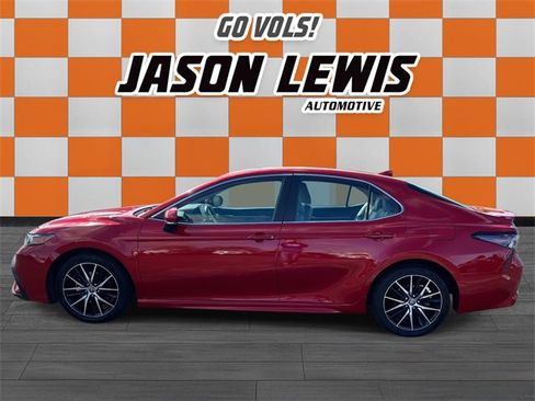 Used 2024 Toyota Camry SE image 7