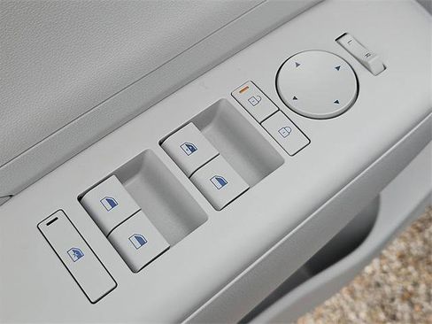 New 2025 Hyundai Kona SEL image 17