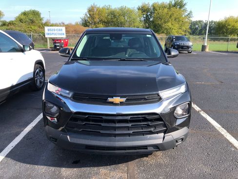 Used 2023 Chevrolet TrailBlazer LS FWD image 2