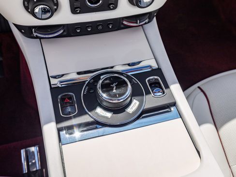 Used 2017 Rolls-Royce Dawn image 56