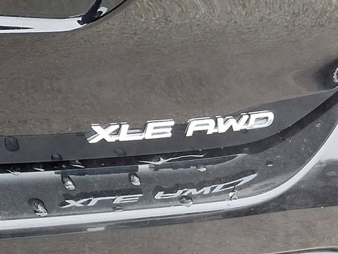 Certified 2024 Toyota Highlander XLE image 37