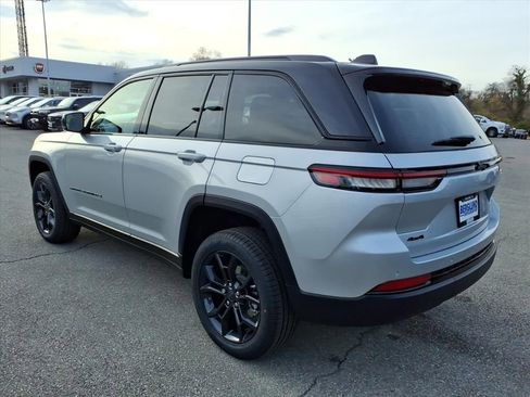 New 2025 Jeep Grand Cherokee Limited image 6