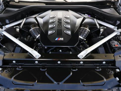 Used 2025 BMW X7 M60i image 25