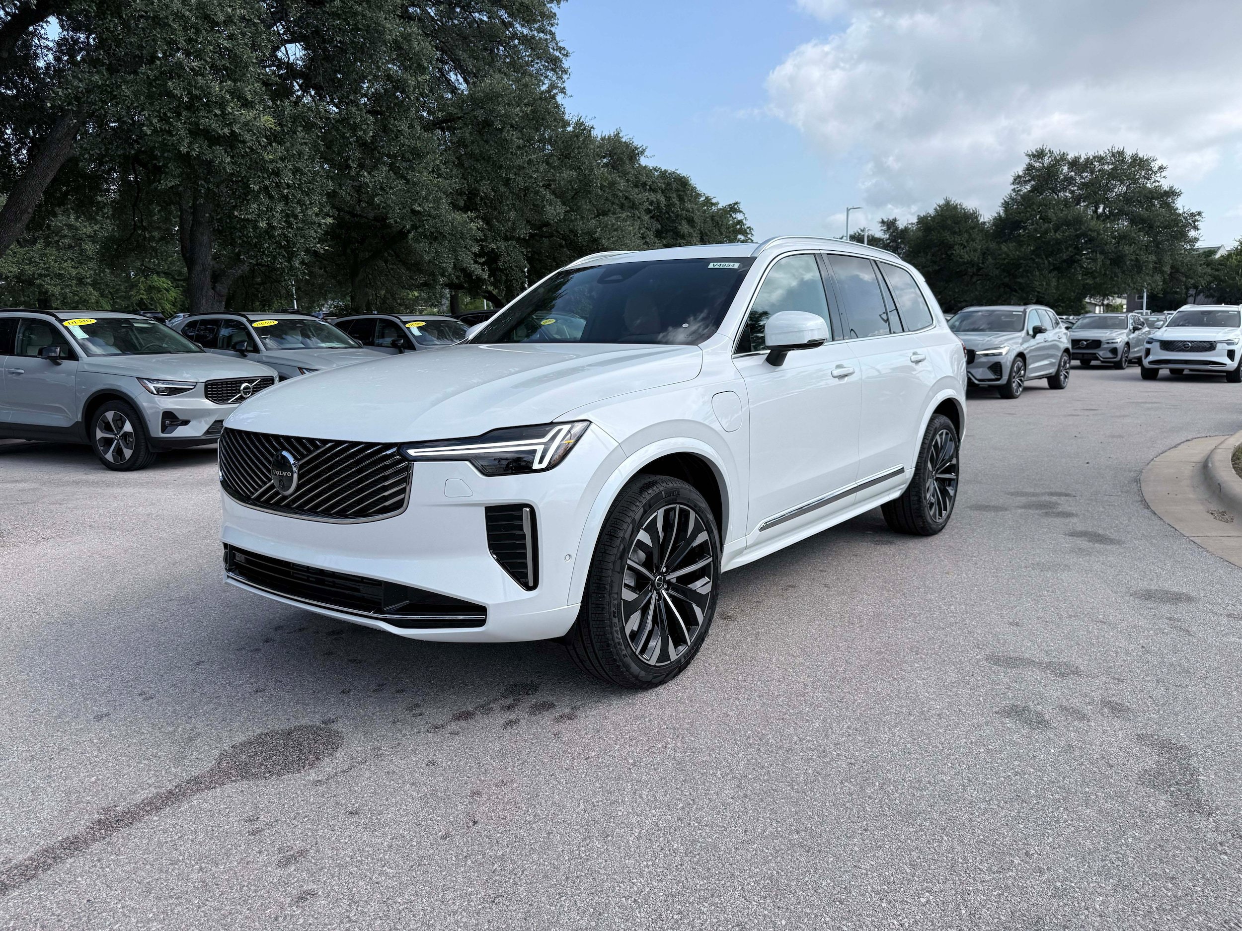 New 2026 Volvo XC90 T8 Plus w/ Protection Package Premier AWD/4WD image 10
