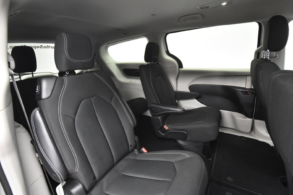 Used 2023 Chrysler Voyager LX FWD image 18