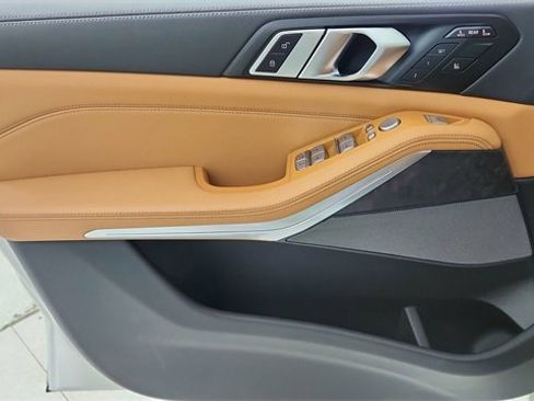 Used 2025 BMW X7 xDrive40i w/ M Sport Package image 38