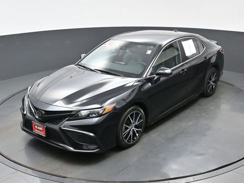 Used 2024 Toyota Camry SE FWD image 35