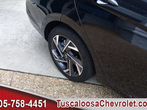 Used 2025 Hyundai Elantra Limited FWD image 15