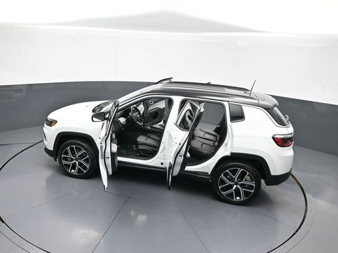 Used 2025 Jeep Compass Limited AWD/4WD image 42