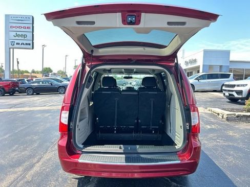 Used 2015 Chrysler Town & Country Touring w/ Driver Convenience Group FWD image 6