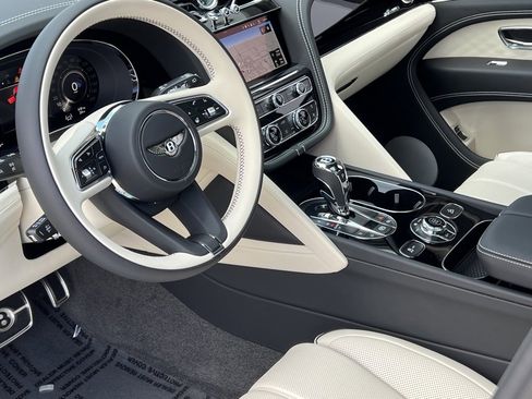 Certified 2025 Bentley Bentayga image 13