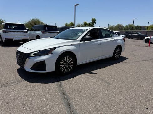 Used 2025 Nissan Altima 2.5 SV FWD image 1