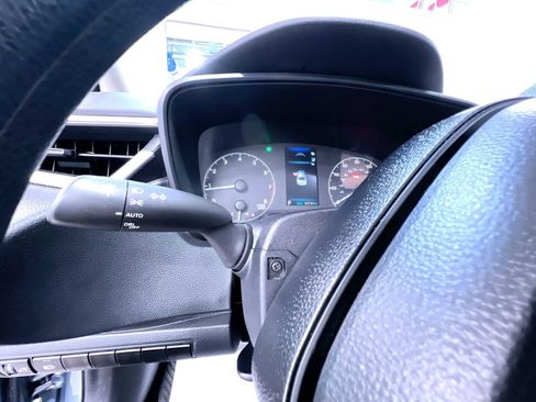 Used 2025 Toyota Corolla LE FWD image 18
