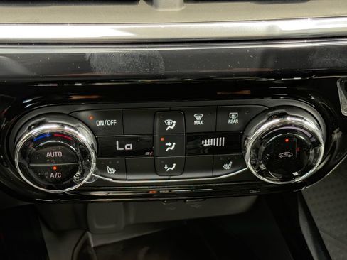 New 2026 Chevrolet Trax ACTIV w/ Sunroof Package FWD image 17