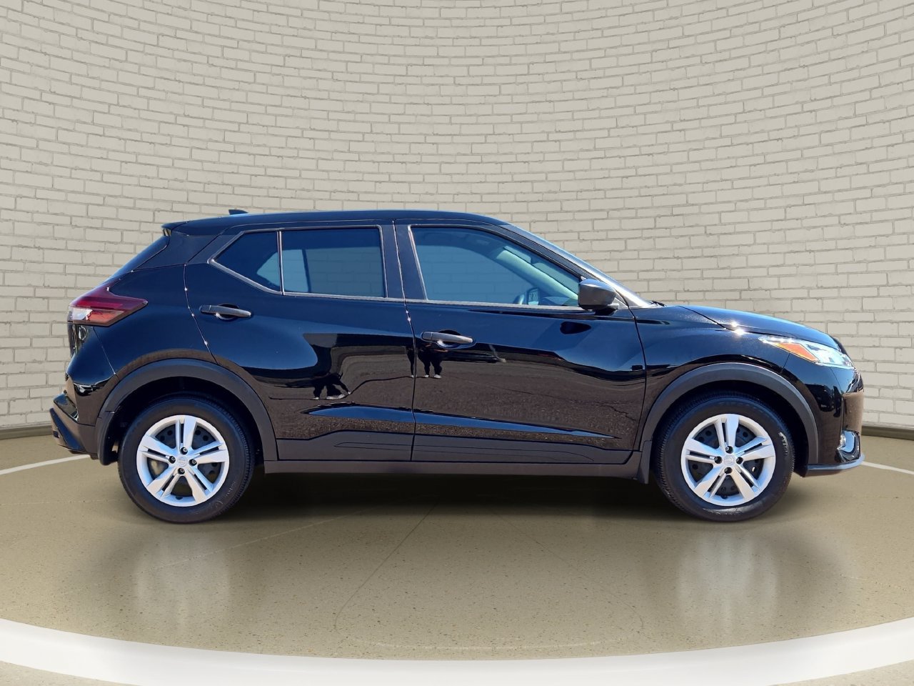 Used 2025 Nissan Kicks Play S FWD image 4