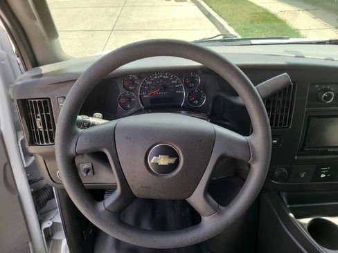 Used 2018 Chevrolet Express 2500 Extended image 46