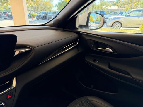 Used 2025 Buick Envista Preferred image 30