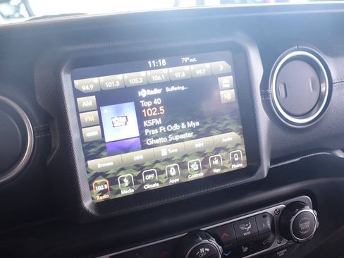 Used 2018 Jeep Wrangler Unlimited Sahara AWD/4WD image 25
