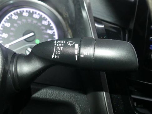 Used 2021 Toyota Camry SE FWD image 33