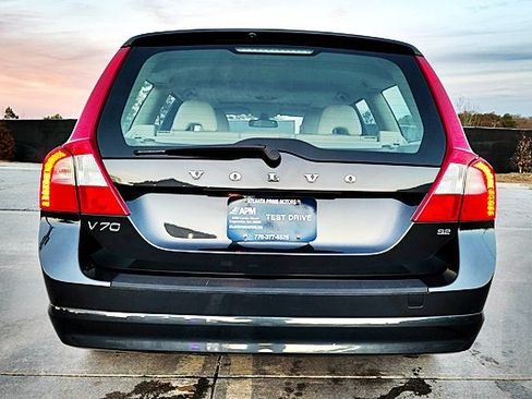 Used 2010 Volvo V70 image 9