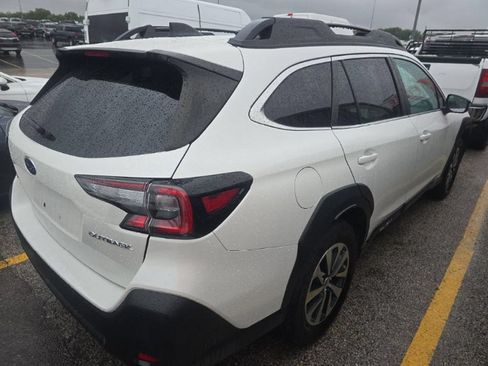 Used 2023 Subaru Outback Premium AWD/4WD image 4