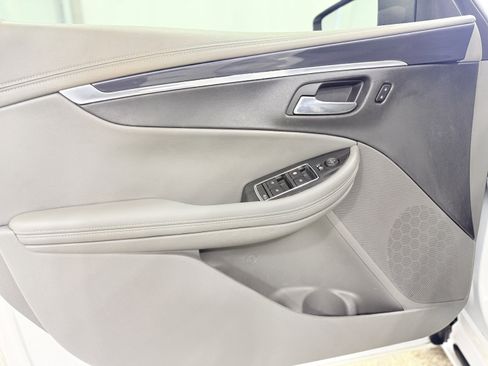 Used 2018 Chevrolet Impala LT image 12