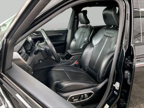 Used 2021 Jeep Grand Cherokee L Overland w/ Luxury Tech Group IV AWD/4WD image 8