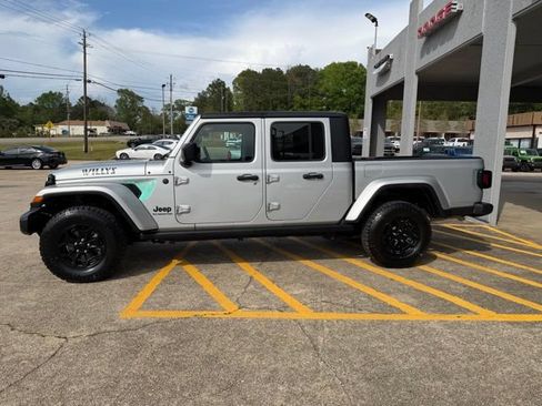 Used 2022 Jeep Gladiator Sport AWD/4WD image 11