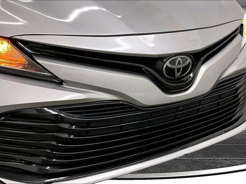 Used 2020 Toyota Camry LE FWD image 31
