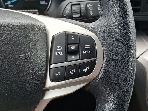 Used 2023 Ford Explorer XLT AWD/4WD image 20