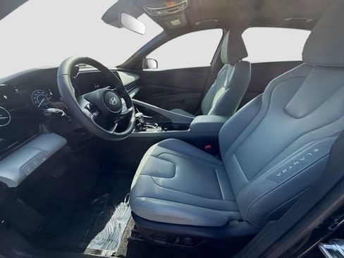Used 2025 Hyundai Elantra Limited FWD image 19