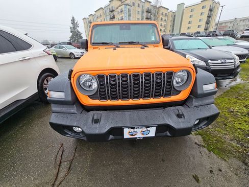 Used 2025 Jeep Wrangler Sport S image 3