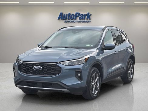 Used 2025 Ford Escape ST-Line Select AWD/4WD image 3