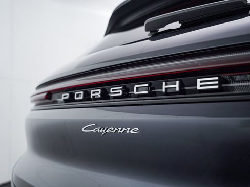 New 2026 Porsche Cayenne image 25