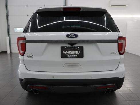 Used 2017 Ford Explorer XLT w/ XLT Appearance Package AWD/4WD image 28