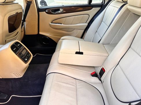 Used 2009 Jaguar XJ Vanden Plas Super V8 Portfolio RWD image 60