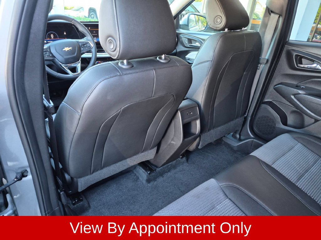 Used 2025 Chevrolet Trax LT w/ LT Convenience Package FWD image 25